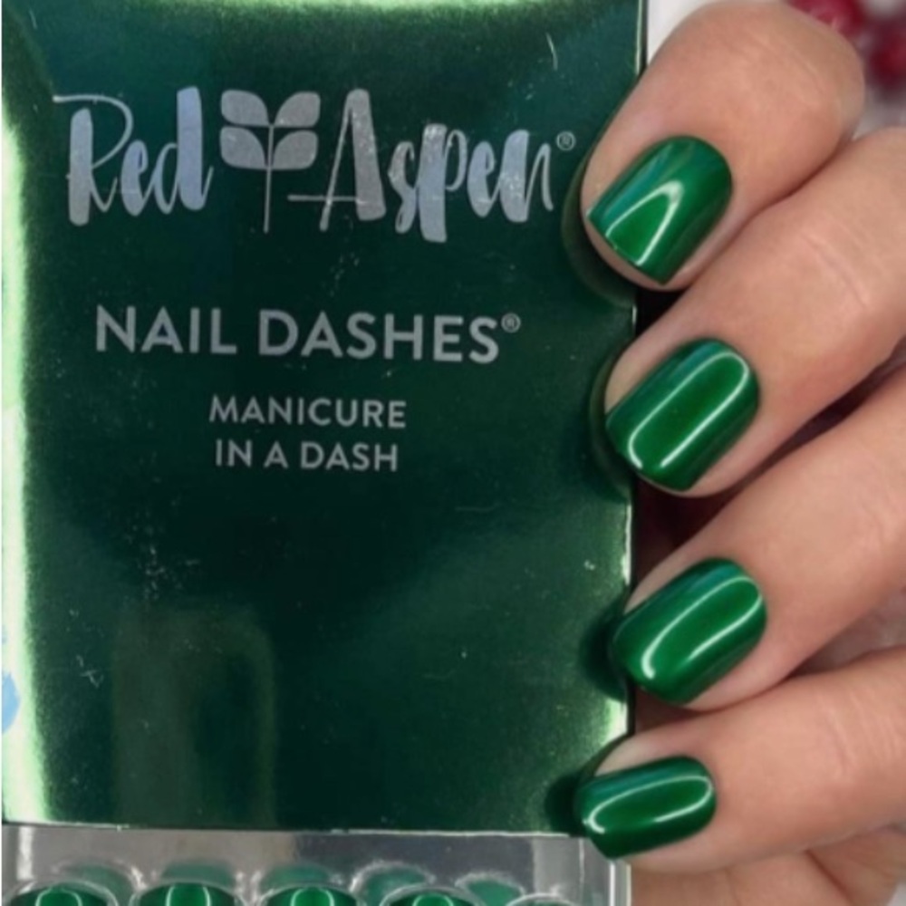 Red Aspen nails Green Chrome RETIRED 2 boxes Edgy Evergreen Emalee 1 NEW 1 parti